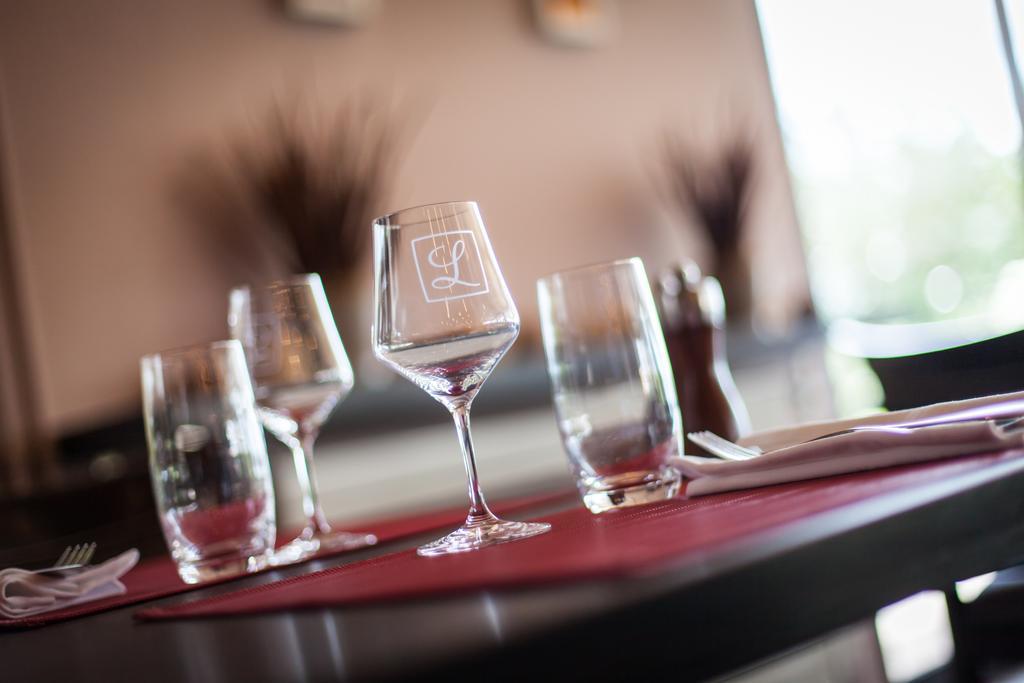 Logis Hostellerie D'Aussois ซีมูร์-ออง-โอซัวร์ ภายนอก รูปภาพ